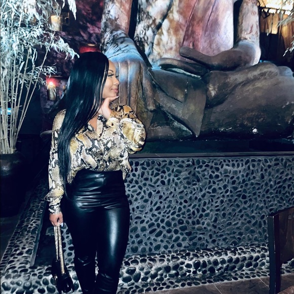 Meet Your POSH AMBASSADOR - Picture 2 of 4